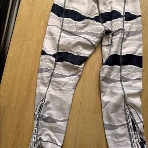 Lululemon black and white leggings